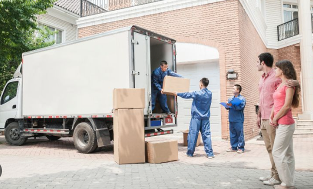 6 Questions to Ask When Choosing Long-Distance Movers